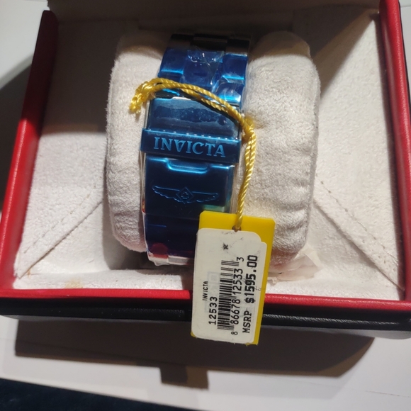 Elevate your style with the stunning Invicta Seahunter watch. - Picture 3 of 6